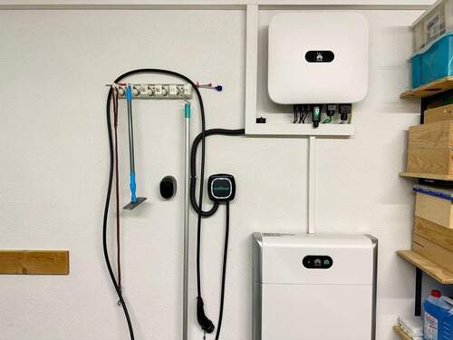 Wallbox und 10 KW Stromspeicher in der Garage - 