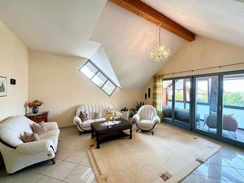 Teil des großen Wohnbereichs - 