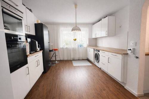 Küche aufgeräumt - Charmante 2- Zimmer Wohnung mit Balkon