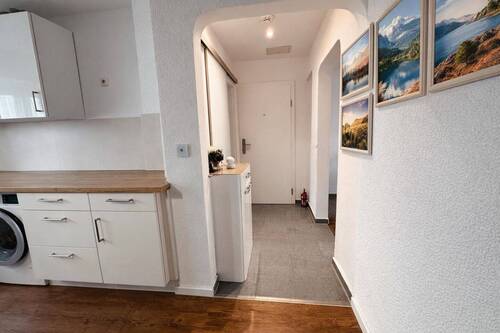 Blick von Küche in die Diele - 2 Zimmer Etagenwohnung zum Kaufen in Schwäbisch Gmünd