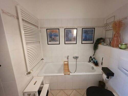 Mittel (Badewanne).jpeg - 2 Zimmer Etagenwohnung in Görlitz