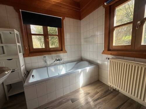 Bad mit Wanne im EG - 