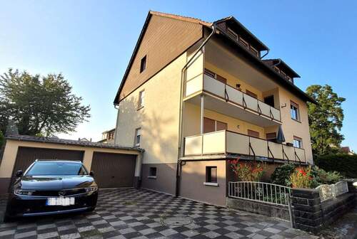 Haus mit Garagen.jpg - 1 Zimmer Mehrfamilienhaus, Wohnhaus in Bad Nauheim