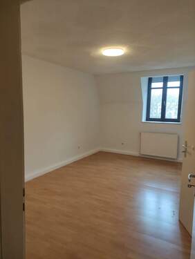 Wohnzimmer - 2 Zimmer Etagenwohnung zur Miete in Saarbrücken