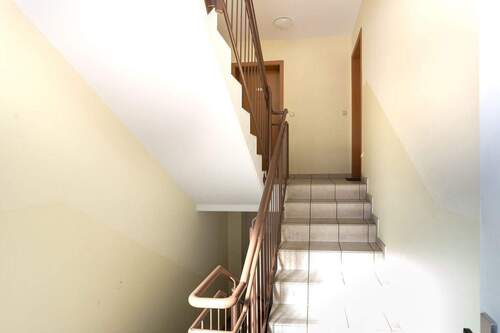 Sauberes Treppenhaus - Etagenwohnung mit 75,00 m&sup2; in Stadt Wehlen zum Kaufen