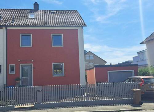 Haus Eingang - wunderschöne, kernsanierte Doppelhaushälfte in Straubing Kernstadt, von privat