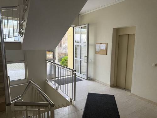 Treppenhaus, Aufzug - Büro mit 143,60 m&sup2; in Zwickau zum Kaufen