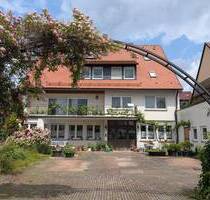 Großes Mehrfamilienhaus mit vielen Möglichkeiten - Rödelsee