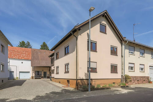 Straßenansicht - Hier lebt Geschichte, hier beginnt Zukunft - Vielfalt unter zwei Dächern!