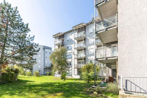 Außenansicht - Bezugsfreie 2-Zimmerwohnung mit Wannenbad nahe Halle und Leipzig