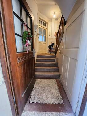 Hauseingang - 4 Zimmer Etagenwohnung in Stuttgart