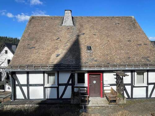 Eingang Südseite/Kirche - 1 Zimmer Mehrfamilienhaus, Wohnhaus in Lennestadt