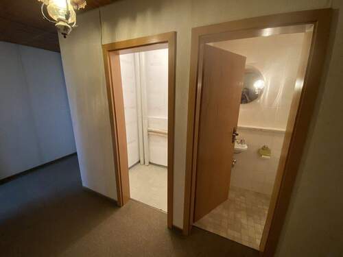 rechts WC links Abstellraum - Etagenwohnung mit 97,00 m&sup2; in Weingarten zum Kaufen