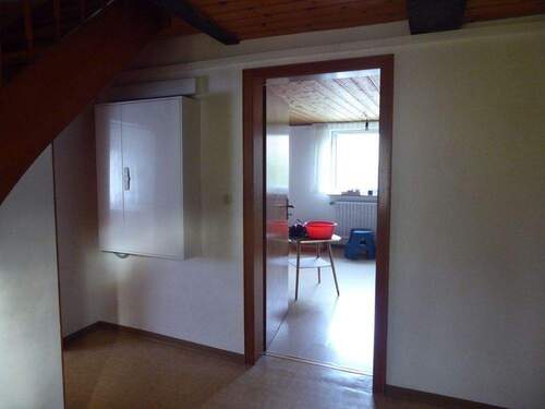 Diele mit Blick zur Küche - 6 Zimmer Einfamilienhaus in Wiehl-Bomig