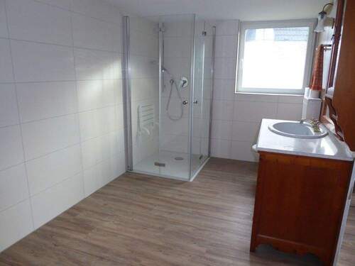neues Duschbad - Einfamilienhaus mit 123,00 m&sup2; in Wiehl-Bomig zur Miete