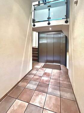 Heller und offener Eingangsbereich - Etagenwohnung mit 118,00 m&sup2; in Hamburg zum Kaufen