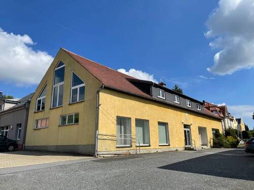 Ansicht von West - 1 Zimmer Mehrfamilienhaus, Wohnhaus zum Kaufen in Bischofswerda