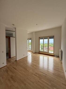 helles Wohnzimmer - Etagenwohnung mit 65,00 m&sup2; in Zwickau zum Kaufen