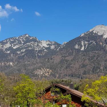 Aussicht vom Balkon Berge - Etagenwohnung mit 67,00 m&sup2; in Bad Reichenhall zum Kaufen