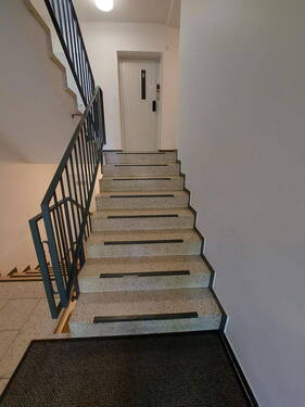 Hauiseingang EG zu 1. OG - 