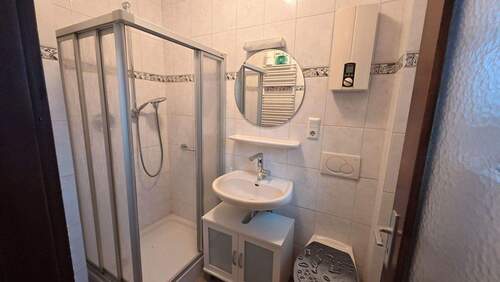 Gäste-WC mit Dusche (EG) - 