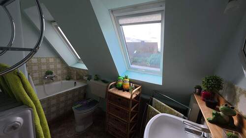 Bad mit Wanne (OG) - 