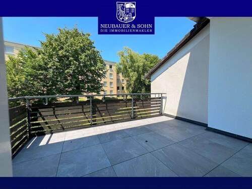 Ausblick - Film ansehen! Schön gelegene, helle, sanierte 3 Zimmer ETW