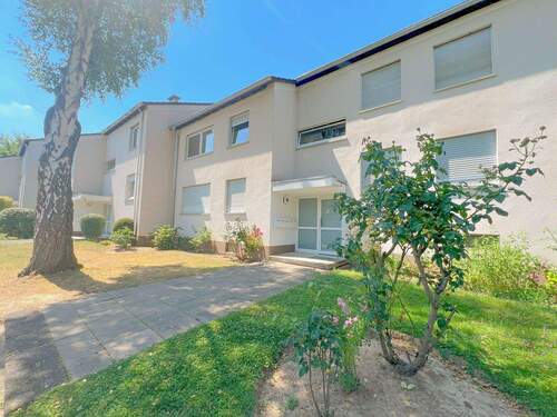 Hausansicht - 3 Zimmer Etagenwohnung zum Kaufen in Schwalbach am Taunus