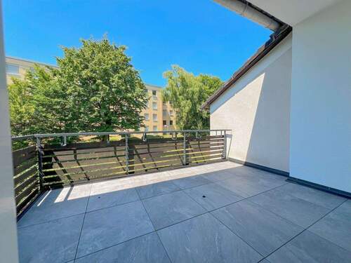 Terrasse - Etagenwohnung mit 75,70 m&sup2; in Schwalbach am Taunus zum Kaufen