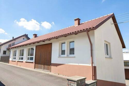 Halle - (KI generiert) - 