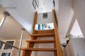 Treppe in ausgebaute Bühne - 
