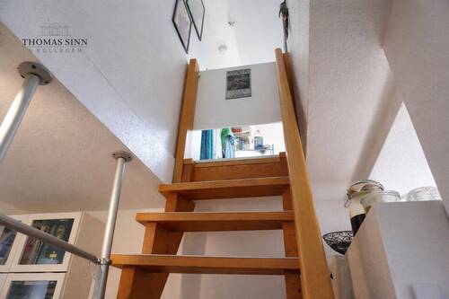 Treppe in ausgebaute Bühne - 
