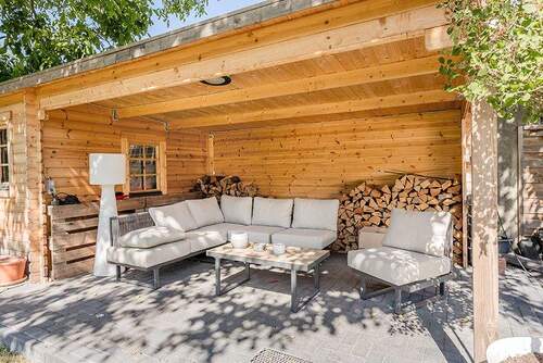 Lounge Ecke - **HIER LÄSST ES SICH AUCH BEI HITZE BESTENS AUSHALTEN! POOL - LOUNGE ECKE - KLIMATISIERT!**