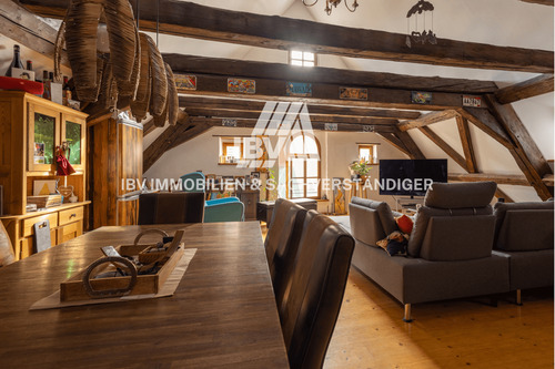 Titelbild - Galerie-Wohnung mit historischem Altbauflair