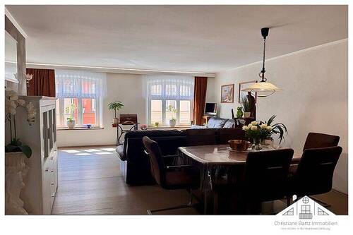 geräumiges Wohnzimmer OG - 