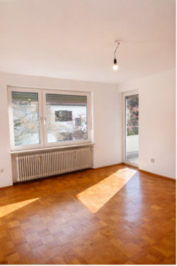 Wohnzimmer - 3 Zimmer Etagenwohnung zum Kaufen in München