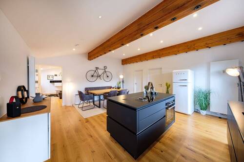 Alpen-Immo Schliersee - Rückzugsort in unmittelbarer Seenähe - stilvolle Dachgeschosswohnung in Rottach-Egern