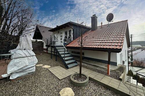 Hausansicht - Idyllisches Zuhause mit Einliegerwohnung