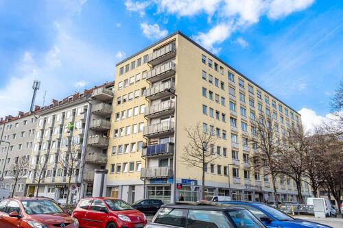 Hausansicht - 3 Zimmer Etagenwohnung zum Kaufen in München
