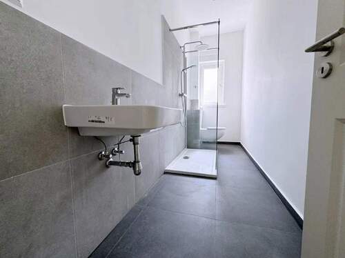 Badezimmer - PROVISIONSFREI: Hochwertig sanierte 3 Zi. Altbau Whg. 