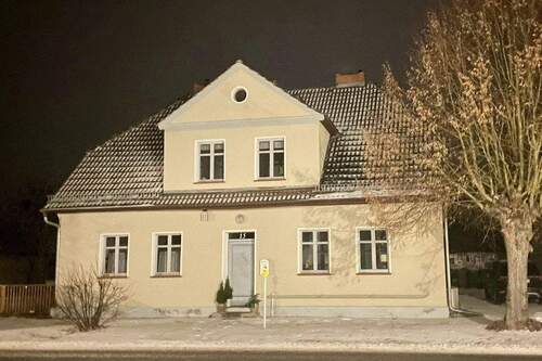 Immobilie bei Nacht - 5 Zimmer Einfamilienhaus in Wandlitz