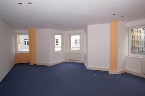Großer Raum - 4 Zimmer Büro zur Miete in Magdeburg