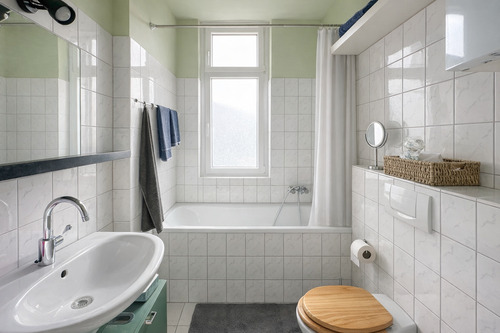 Wannenbad mit Waschmaschinen-Anschluss - Etagenwohnung mit 66,20 m&sup2; in Düsseldorf zum Kaufen