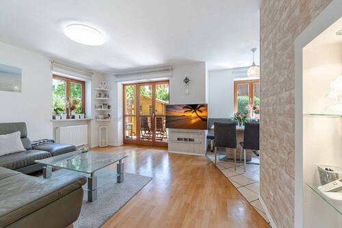 Wohnzimmer - Etagenwohnung mit 81,50 m&sup2; in Hausham zum Kaufen