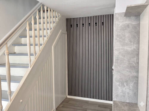 EG: Garderobe + Kellerabgang - 