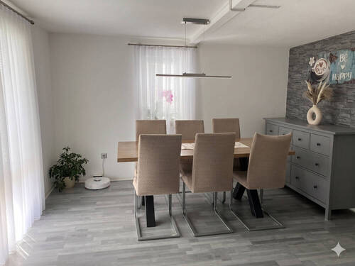EG: Blick ins Esszimmer von der Küche aus - 