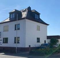 Verkehrsgünstig gelegenes Zweifamilienhaus mit Gewerbeanbau und großem Grundstück - Limburg