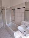 Tageslicht-Bad mit Wanne - 