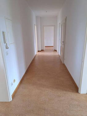 Großzügiger Flurbereich - 4 Zimmer Etagenwohnung in Plauen