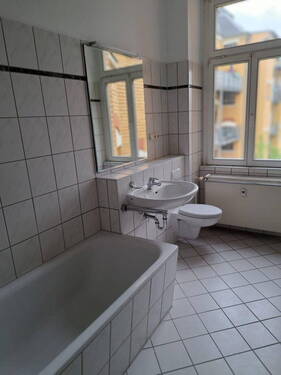 Tageslicht-Bad mit Wanne - 